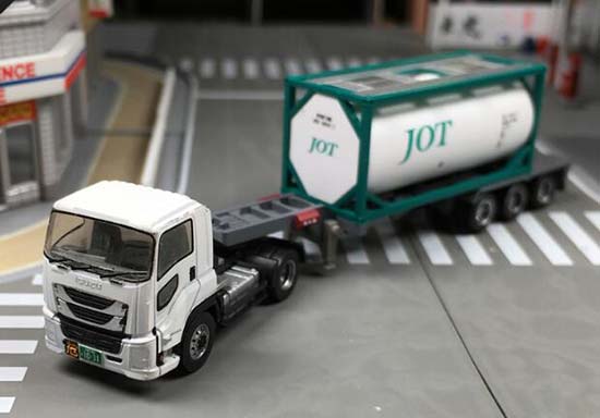 Plastic Isuzu GIGA Oil Tank Truck Model White By Tomytec