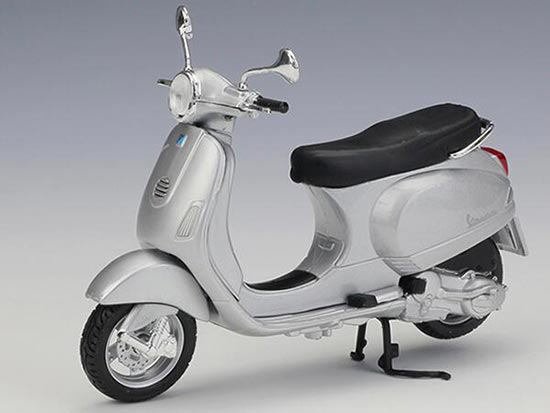 Diecast Vespa LX 125 2005 Scooter Model 1:18 Silver By MaiSto