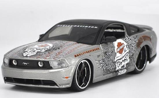Diecast 2011 Ford Mustang GT Model Silver 1:24 Scale By Maisto
