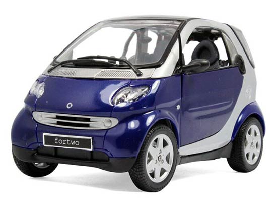Diecast Smart Fortwo Model 1:18 Scale Blue By Maisto