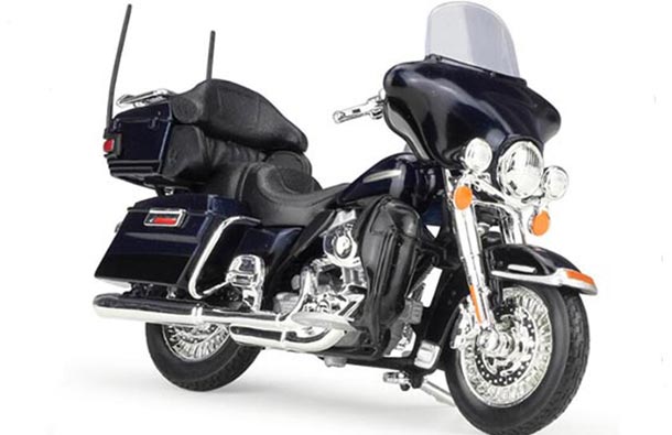 Diecast 2013 Harley Davidson FLHTK Electra Glide Ultra Limited