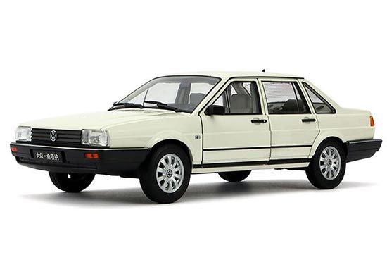 Diecast Volkswagen Santana Model 1:18 White / Black By Welly