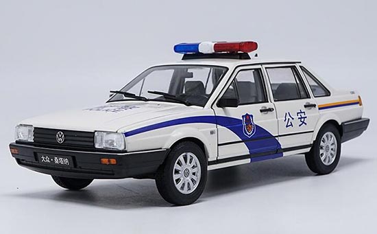 Diecast Volkswagen Santana Model Police 1:18 White By Welly