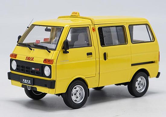 Diecast Huali TJ110 Dafa Van Model Taxi 1:18 Scale Yellow