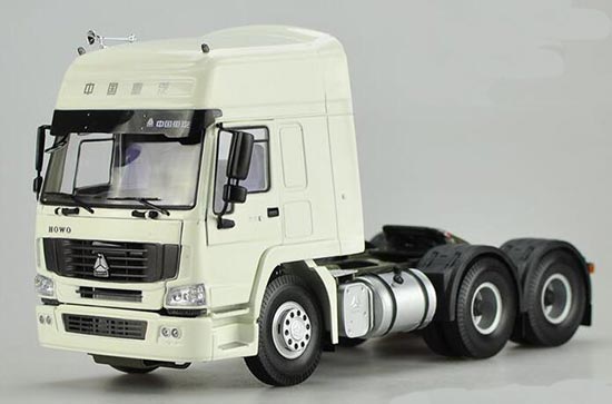 Diecast Sinotruk Howo 336 Tractor Unit Model 1:24 Scale White