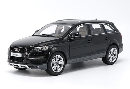 Diecast Audi Q7 SUV Model 1:18 Scale Silver / Black By Kyosho