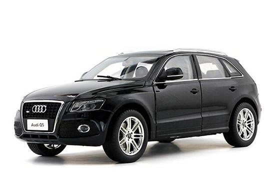 Diecast Audi Q5 SUV Model 1:18 Scale Black / Red / White