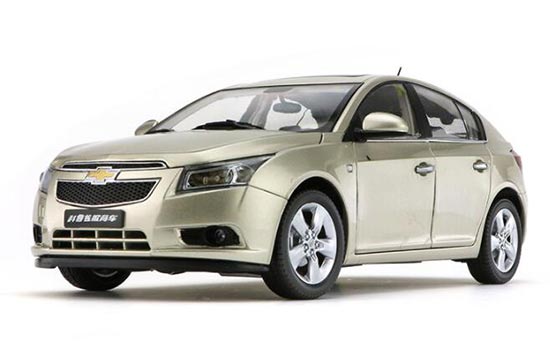 Diecast Chevrolet Cruze Model 1:18 Scale White / Champagne