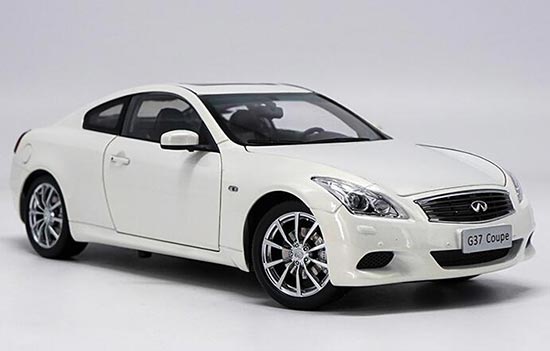 Diecast Infiniti G37 Coupe Model 1:18 Scale White / Gray / Red