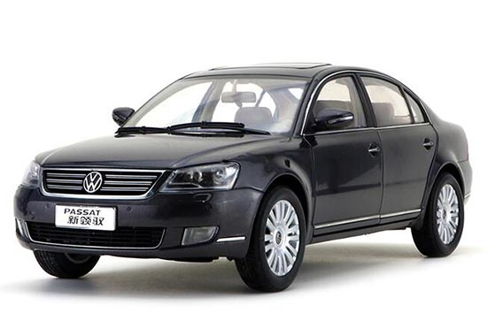 Diecast Volkswagen Passat Model Cyan / Brown / Gray 1:18 Scale