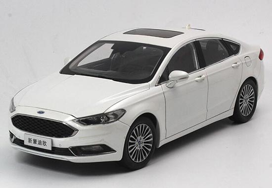 Diecast 2017 Ford Mondeo Model 1:18 Scale White
