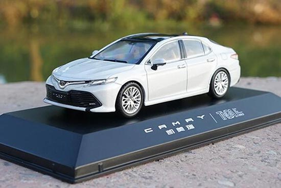 Diecast Toyota Camry Model 1:43 Scale Black / Red / White