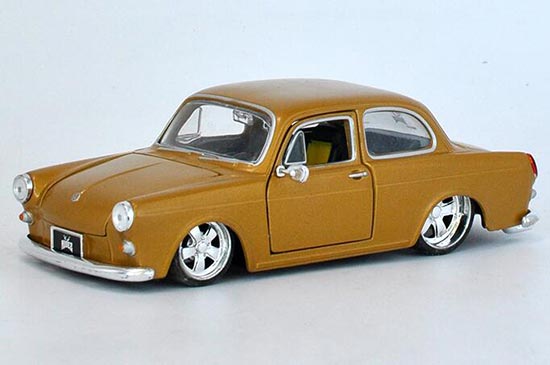 Diecast Volkswagen 1600 Notchback Model 1:24 Golden By MaiSto