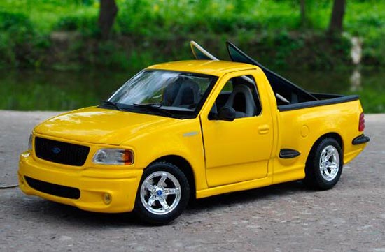 Diecast Ford SVT F-150 Pickup Truck Model 1:21 Scale By Maisto
