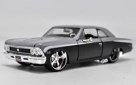 Diecast Chevrolet Chevelle SS 396 Model 1:24 Gray By Maisto