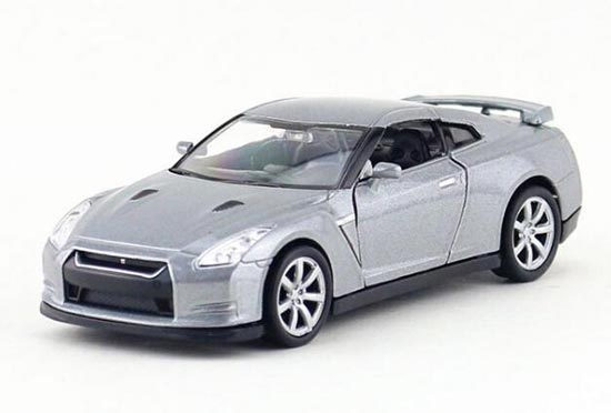Diecast Nissan GT-R Toy Silver / White 1:36 Scale By Welly