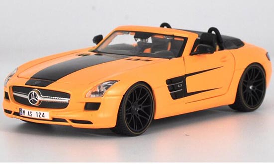 Diecast Mercedes Benz SLS AMG Roadster Model 1:24 By Maisto