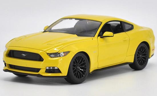 Diecast 2015 Ford Mustang GT Model 1:18 Scale By Maisto
