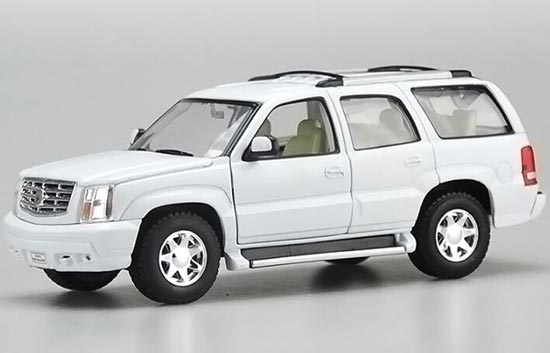 Diecast 2002 Cadillac Escalade Model White 1:24 Scale By Welly