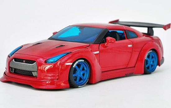 Diecast Nissan GT-R R35 Model 1:24 Scale Red By Maisto