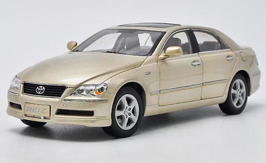 Diecast Toyota REIZ Model 1:18 Scale Champagne