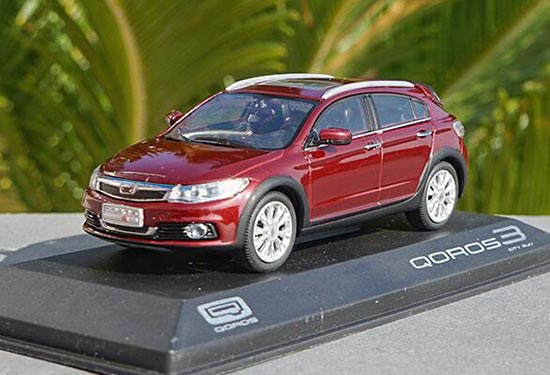 Diecast Qoros 3 Spaceback Model 1:43 Scale White / Wine Red