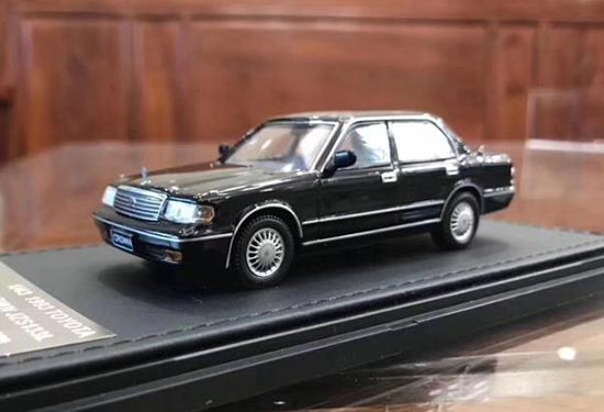 Diecast Toyota Crown Model 1:43 Black / Silver / White By STC
