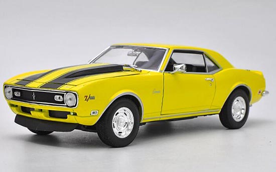 Diecast Chevrolet Camaro Z28 Model 1:18 White / Yellow By Welly