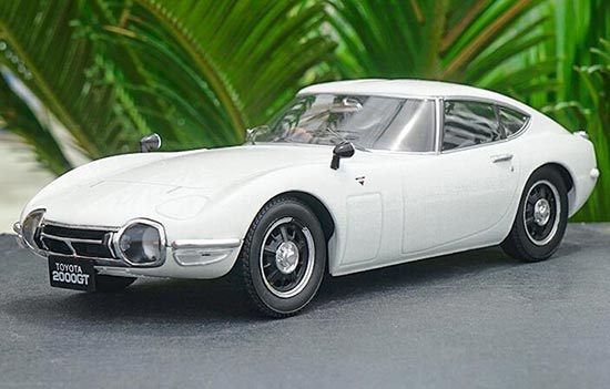 Diecast 1967 Toyota 2000 GT Model 1:18 Scale By Triple9