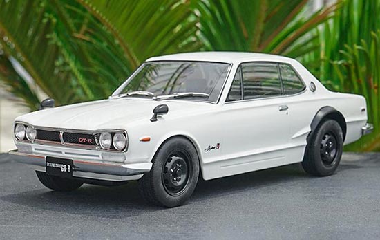 Diecast Nissan Skyline 2000 GT-R Model 1:18 White By First