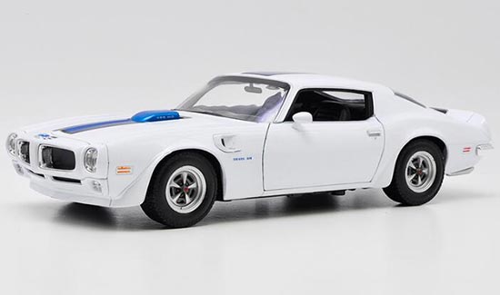 Diecast 1972 Pontiac Firebird Model 1:18 Blue / White By Welly