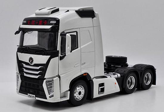 Diecast Dayun V9 Tractor Unit Model 1:24 Scale Silver