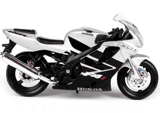 Diecast Honda CBR 600F4i Motorcycle Model 1:18 Silver By Maisto