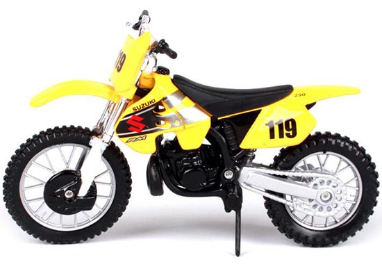 Diecast Suzuki RM250 Motorcycle Model 1:18 Yellow By Maisto