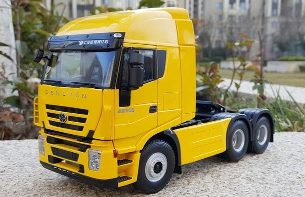 Diecast Hongyan Genlyon 380 Tractor Unit Model 1:24 Scale