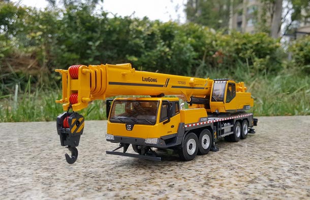 Diecast LiuGong TC750C5 Mobile Crane Model 1:50 Scale Yellow