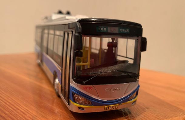 Diecast Huayu BJD WG120DK Trolley Bus Model 1:64 Silver-Blue