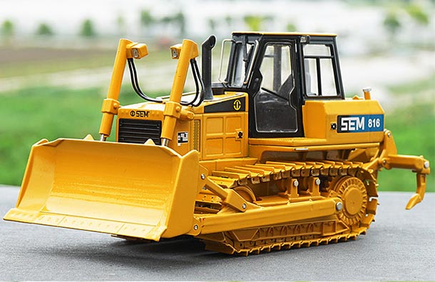 Diecast SEM 816 Caterpillar Bulldozer Model 1:35 Scale Yellow