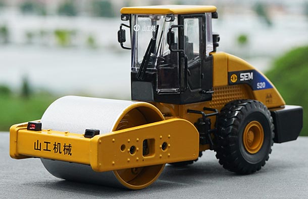 Diecast SEM 520 Road Roller Model 1:32 Scale Yellow