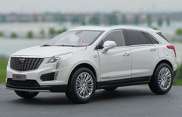 Diecast 2020 Cadillac XT5 SUV Model 1:18 Scale White