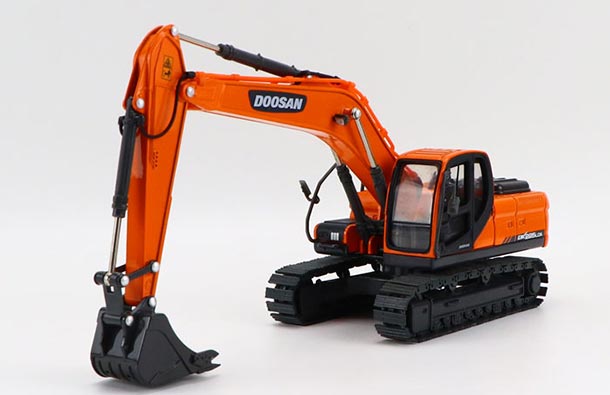 Diecast Doosan DX 225 LCA Excavator Model 1:40 Scale Orange