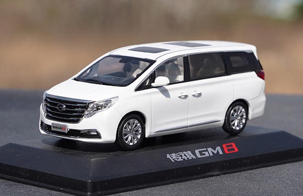 Diecast 2018 Trumpchi GM8 MPV Model 1:43 Scale White