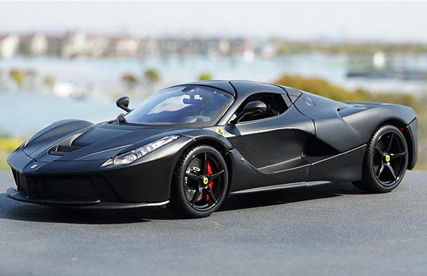 Diecast Ferrari Laferrari Model 1:18 Scale Red /Black By Bburago