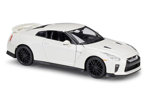 Diecast 2017 Nissan GT-R Model 1:24 Scale Red /White By Bburago