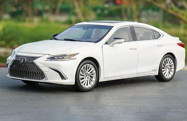 Diecast 2018 Lexus ES 300h Car Model 1:18 Scale