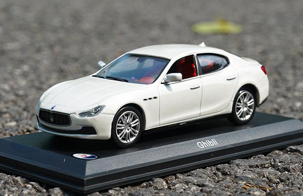 Diecast Maserati Ghibli Car Model 1:43 Scale White