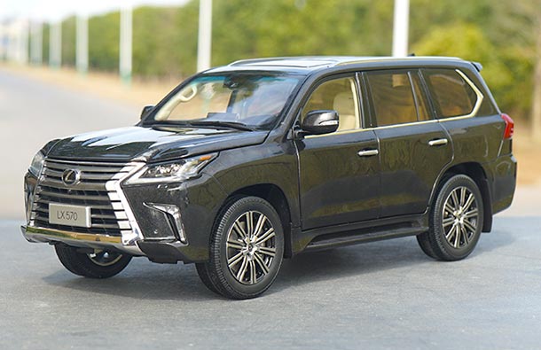 Diecast 2016 Lexus LX570 SUV Model 1:18 Black / White By Kyosho