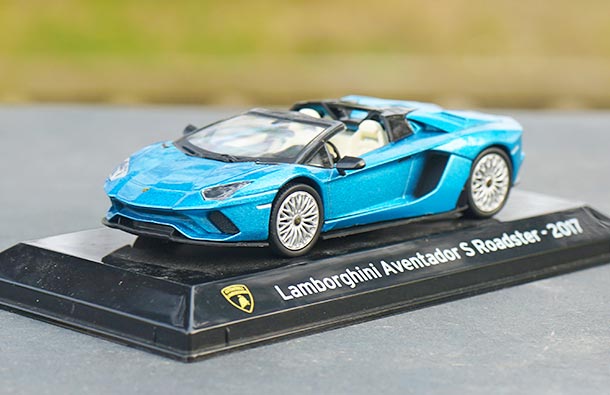 Diecast 2017 Lamborghini Aventador S Roadster Model 1:43 Blue