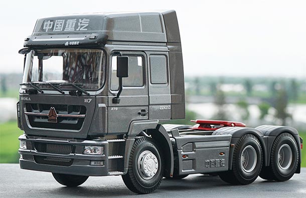 Diecast Sinotruk Hoka H7 Tractor Unit Model 1:24 Scale Gray