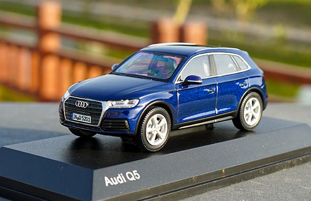 Diecast Audi Q5 SUV Model 1:43 Scale Blue / Black